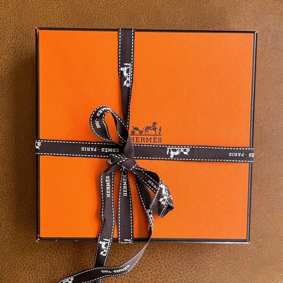 ❌SOLD❌ AUTHENTIC HERMES Tete a Equestre Reversible Scarf w original box & ribbon - Picture 13 of 13